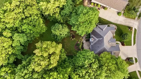 9443 Ridgecreek Court Indianapolis IN 46256