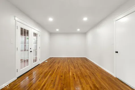 2715 Magnolia Court Columbus IN 47203