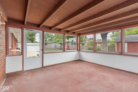 2715 Magnolia Court Columbus IN 47203