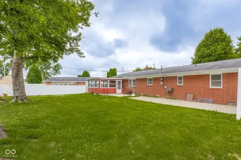 2715 Magnolia Court Columbus IN 47203