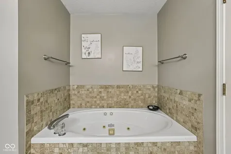 12552 Geist Cove Drive Indianapolis IN 46236