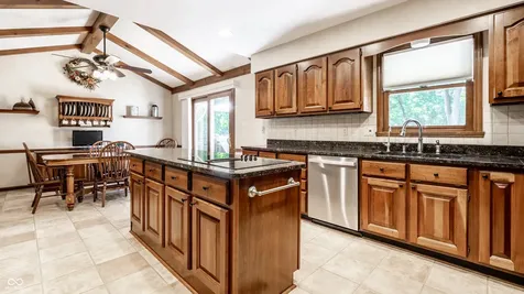 1045 Maxwell Lane Zionsville IN 46077