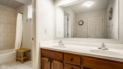 1045 Maxwell Lane Zionsville IN 46077