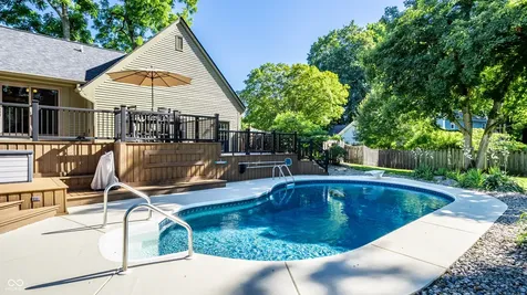 1045 Maxwell Lane Zionsville IN 46077
