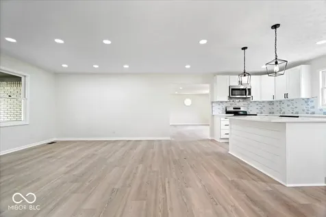 66 Plainview Avon IN 46123