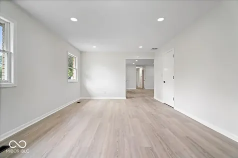 66 Plainview Avon IN 46123