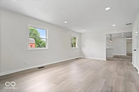 66 Plainview Avon IN 46123