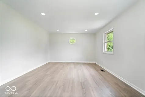 66 Plainview Avon IN 46123
