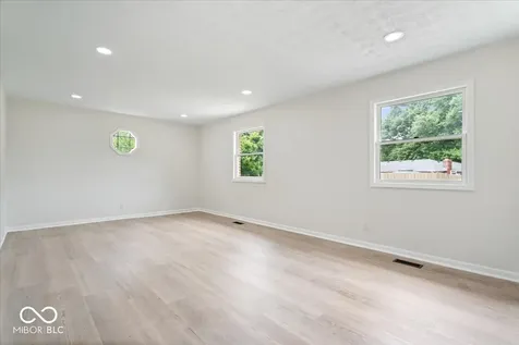 66 Plainview Avon IN 46123
