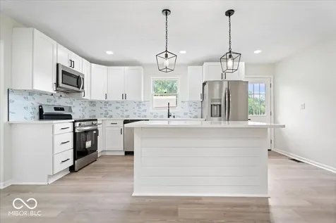 66 Plainview Avon IN 46123