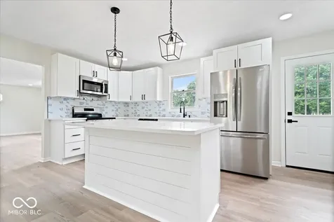 66 Plainview Avon IN 46123