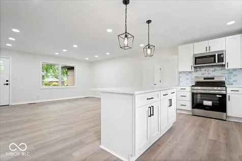 66 Plainview Avon IN 46123