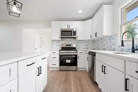 66 Plainview Avon IN 46123
