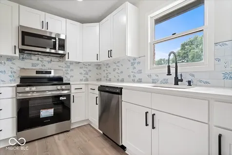 66 Plainview Avon IN 46123