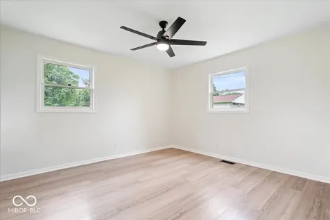 66 Plainview Avon IN 46123