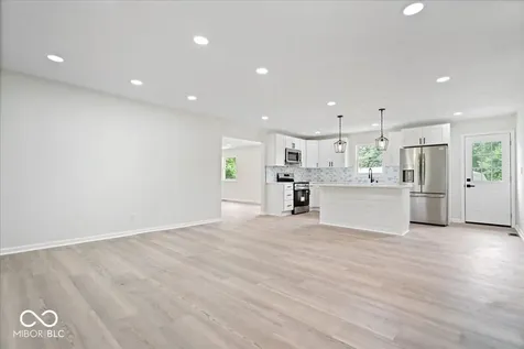 66 Plainview Avon IN 46123