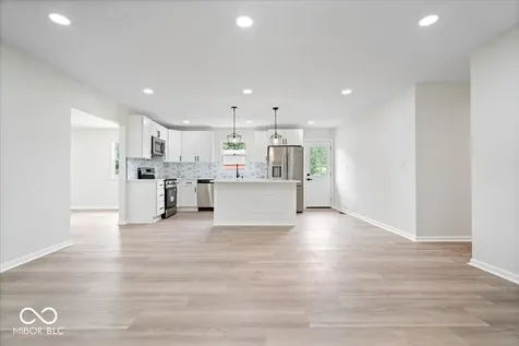 66 Plainview Avon IN 46123