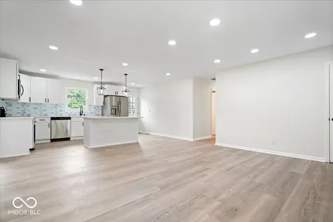 66 Plainview Avon IN 46123