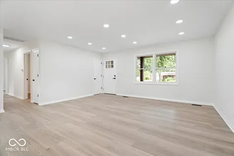66 Plainview Avon IN 46123