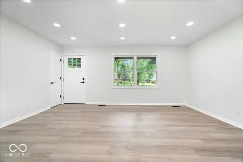 66 Plainview Avon IN 46123