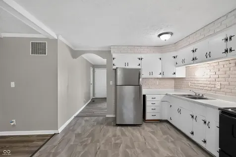 8707 Elmonte Drive Indianapolis IN 46226