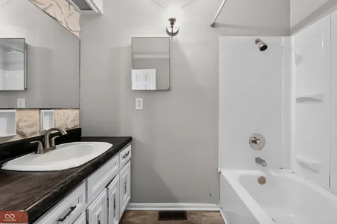 8707 Elmonte Drive Indianapolis IN 46226