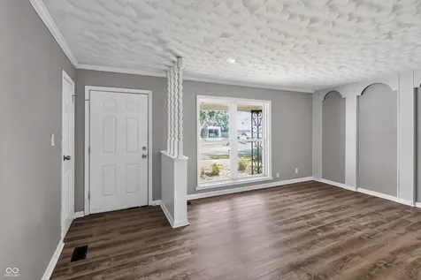 8707 Elmonte Drive Indianapolis IN 46226