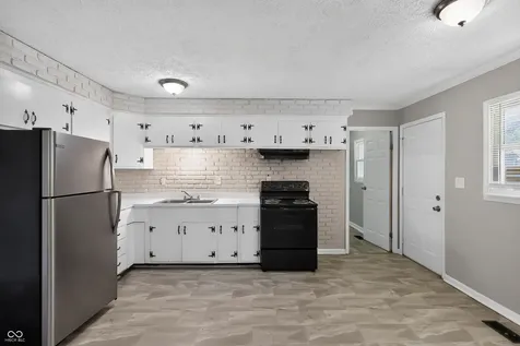 8707 Elmonte Drive Indianapolis IN 46226