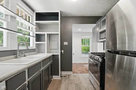 1526 E 75th Street Indianapolis IN 46240