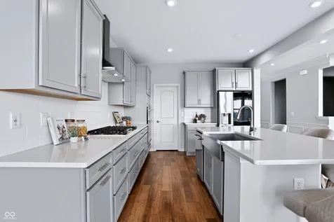 5341 Peachtree Road Zionsville IN 46077