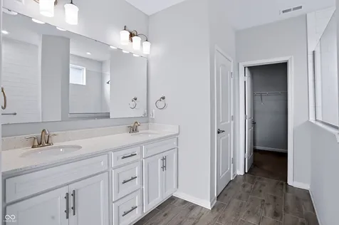 5341 Peachtree Road Zionsville IN 46077