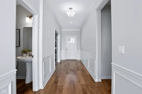 5341 Peachtree Road Zionsville IN 46077