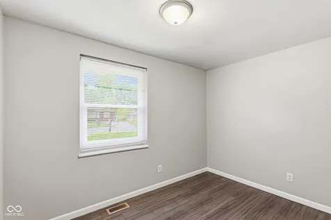 10423 Chris Drive Indianapolis IN 46229