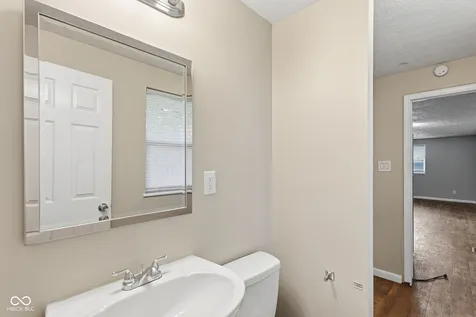 10423 Chris Drive Indianapolis IN 46229