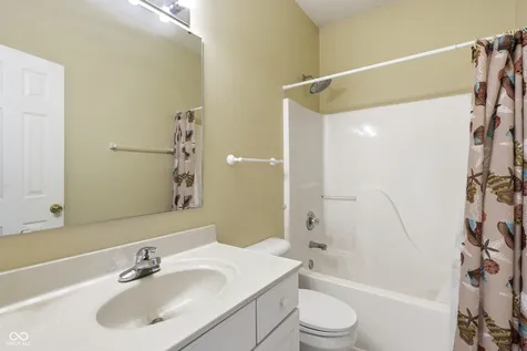 5871 Lost Oaks Carmel IN 46033