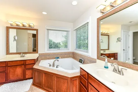 11651 Skyhawk Court Fishers IN 46037