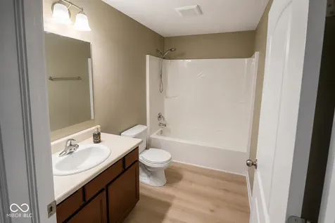 6245 Emerald Lake Court Indianapolis IN 46221
