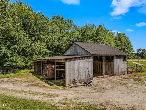 8065 S County Road 175 Road W Commiskey IN 47227