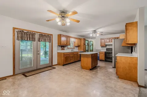 8065 S County Road 175 Road W Commiskey IN 47227
