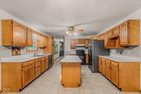 8065 S County Road 175 Road W Commiskey IN 47227
