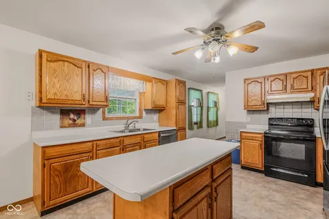 8065 S County Road 175 Road W Commiskey IN 47227