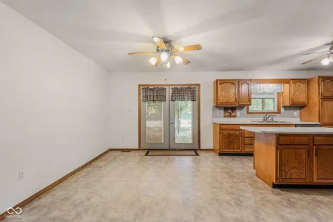 8065 S County Road 175 Road W Commiskey IN 47227