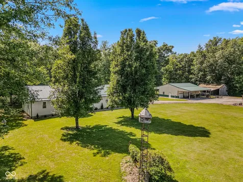 8065 S County Road 175 Road W Commiskey IN 47227