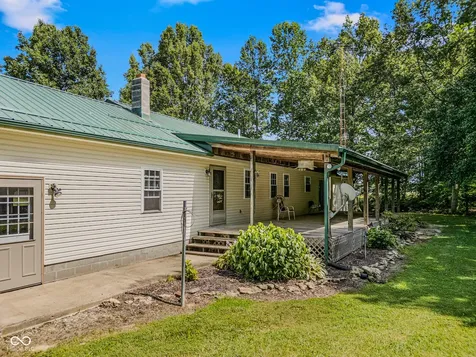 8065 S County Road 175 Road W Commiskey IN 47227