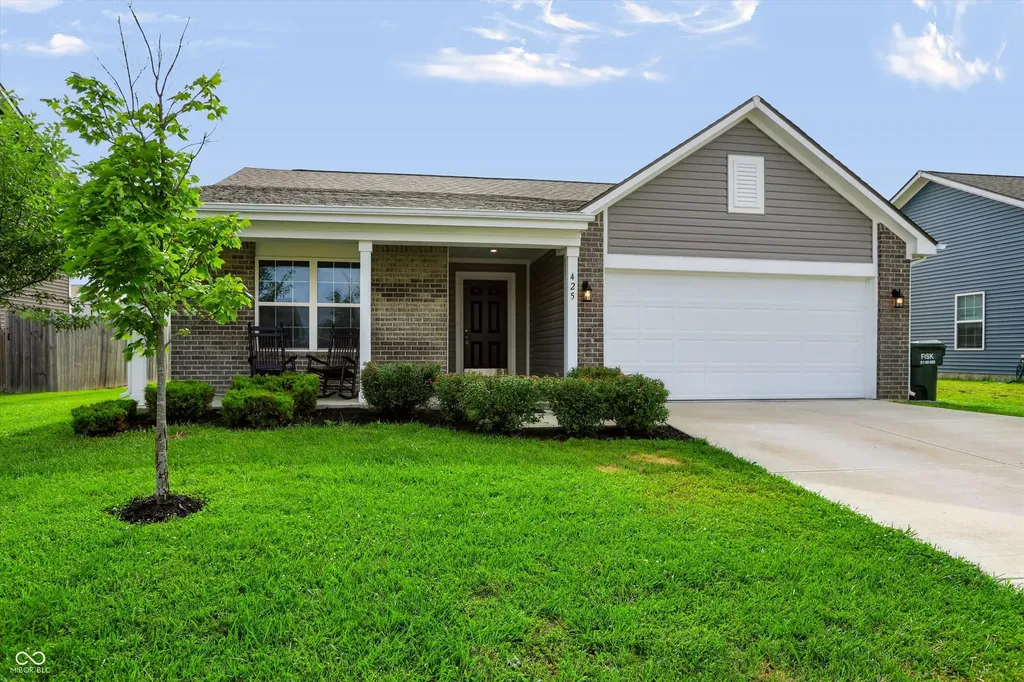425 Thunderwood Greenfield IN 46140