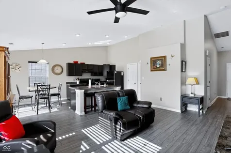 425 Thunderwood Greenfield IN 46140