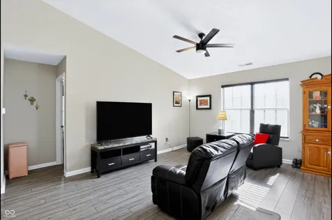 425 Thunderwood Greenfield IN 46140