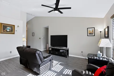 425 Thunderwood Greenfield IN 46140