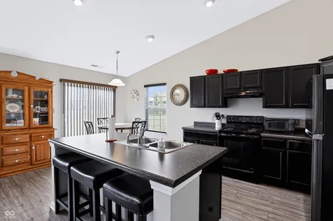 425 Thunderwood Greenfield IN 46140