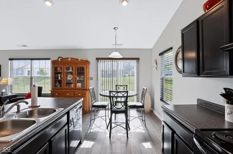 425 Thunderwood Greenfield IN 46140